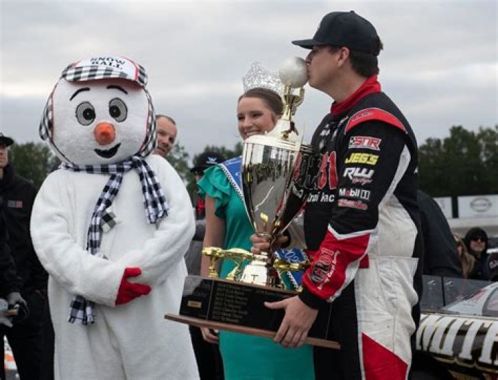 2010 Snowball Derby winner, Johanna Robbins has a net worth over $5 million. Who is her husband?