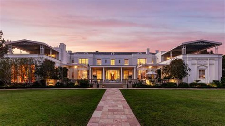 28-Year-Old Music Producer Zedd Gives A Tour Of His INSANE $16 Million Los Angeles Mansion