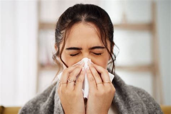 7 Symptoms That Are Usually COVID, Not Allergies, Doctors Say