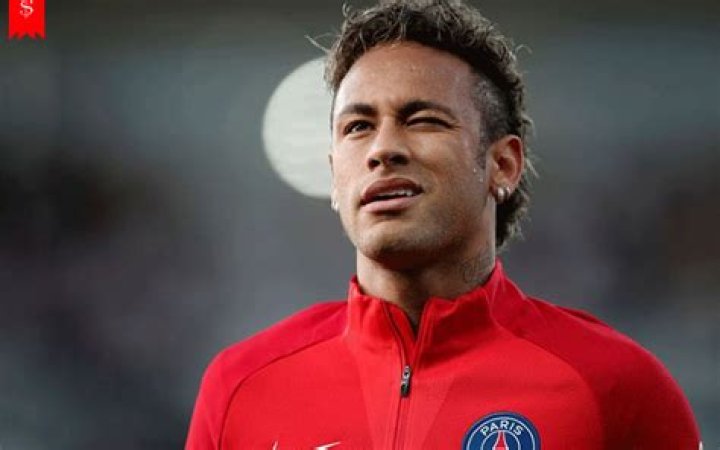 
Age 26, Brazilian Football Star Neymar Jr. Receives a Huge Salary Every Year, Has a Tremendous Net Worth; The Footballer Has a Son, His Girlfriend, and Dating Rumors