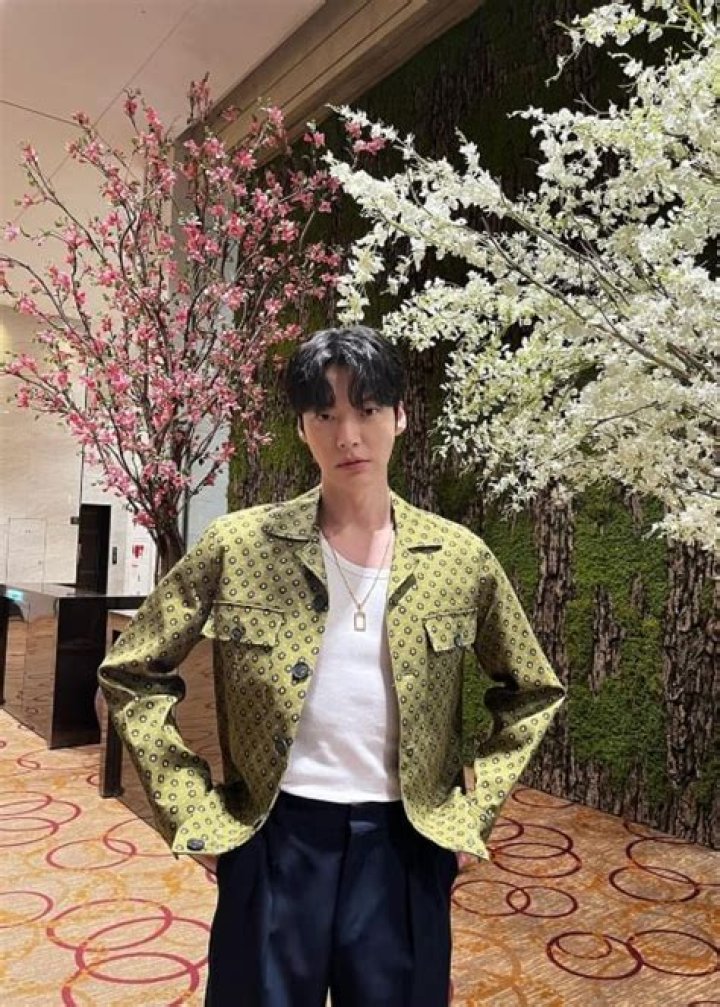 Ahn Jae-hyun Height, Weight, Age, Wife, Family, Biography, Facts