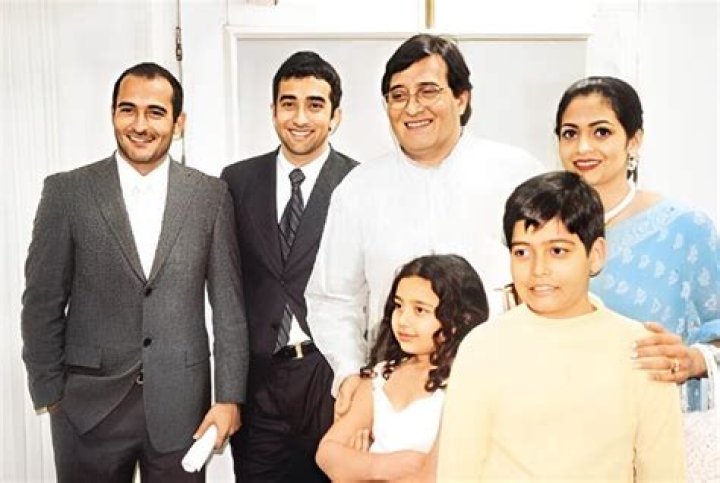 Akshaye Khanna Height, Weight, Age, Girlfriend, Family, Facts, Biography