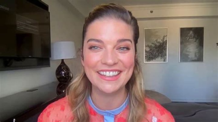 Annie Murphy Net Worth | Celebrity Net Worth