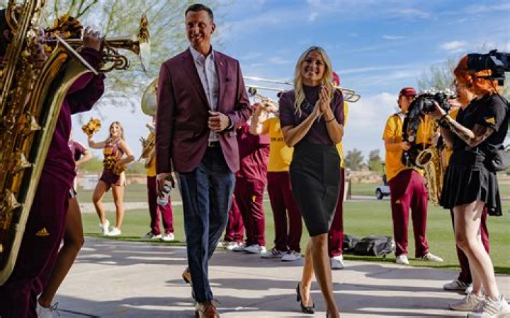 Arizona’s Head Coach Bobby Hurley Salary and Net worth; Who is his Wife?