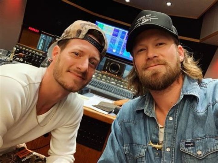 Brian Kelley (Musician) Height, Weight, Age, Spouse, Family, Biography