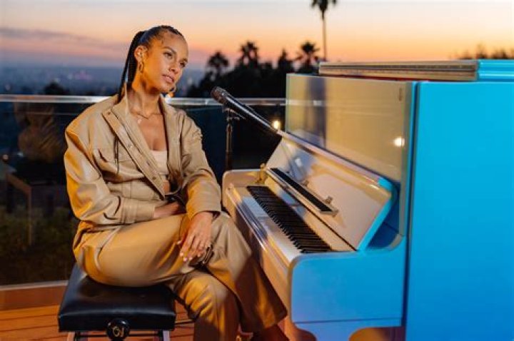 Can Alicia Keys Play Piano?