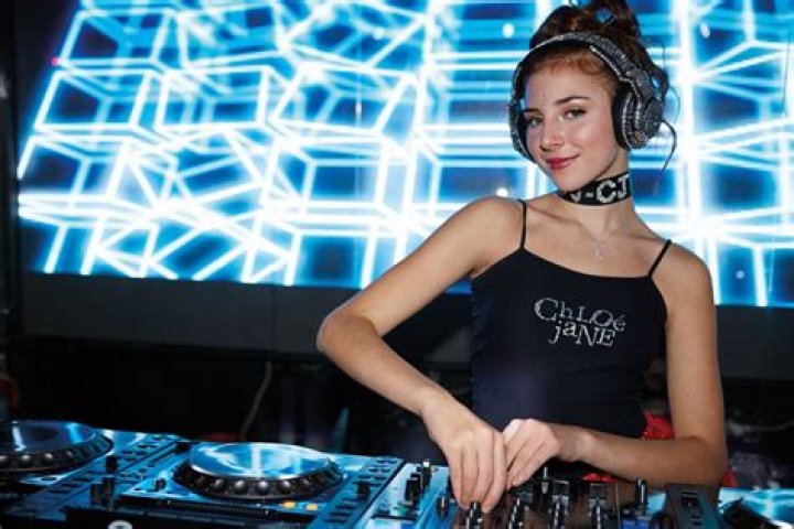 Chloe Jane’s “My Life” Music Video – Celeb Secrets