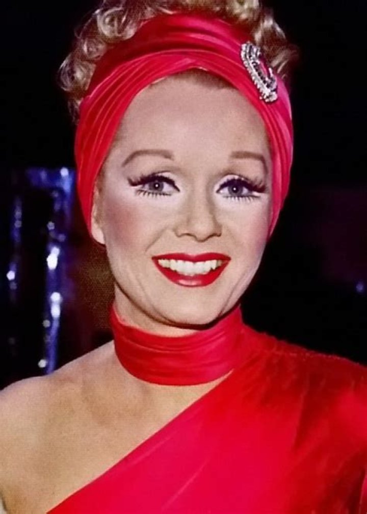 Debbie Reynolds Height, Weight, Age, Facts, Biography, Spouse, Family