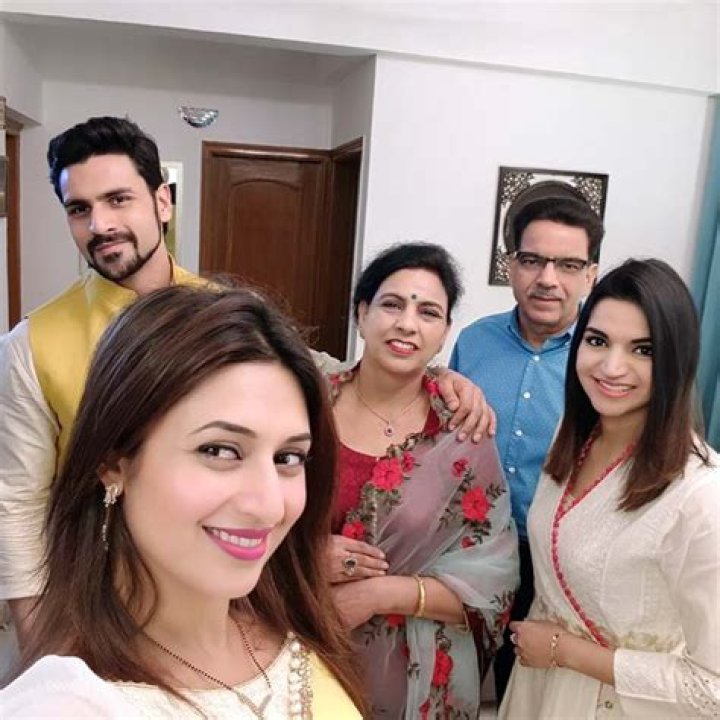 Divyanka Tripathi - Bio, Age, Wiki, Facts and Family
