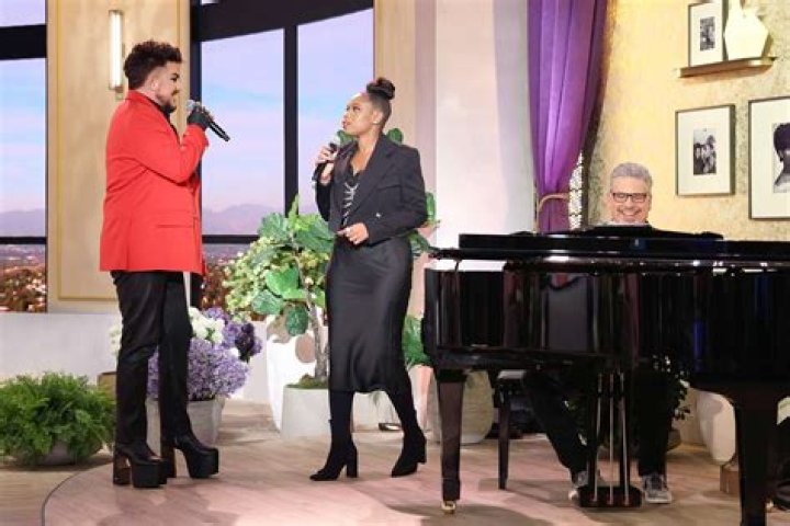 Does Jennifer Hudson Play The Piano?