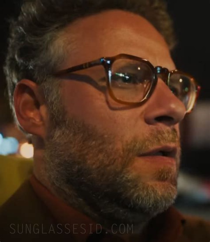 Does Seth Rogen Wear Glasses?