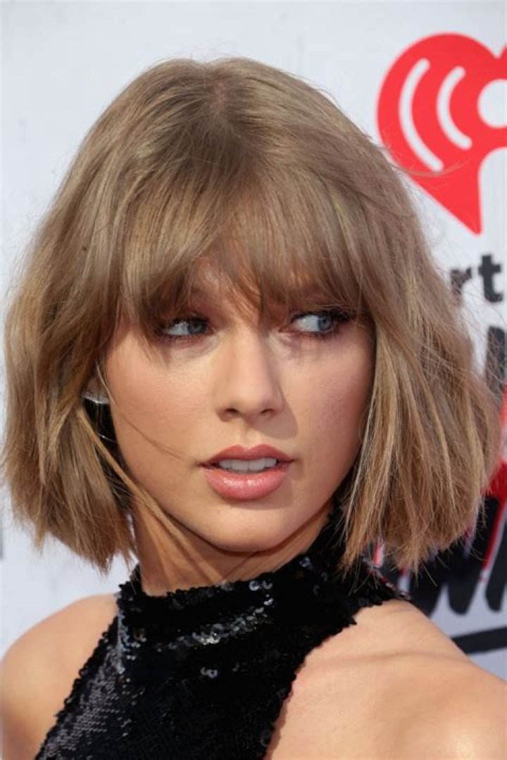 Does Taylor Swift Dye Her Hair?