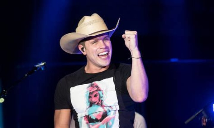Dustin Lynch net worth, income and estimated earnings of Youtuber channel