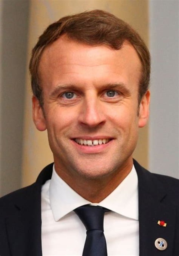 Emmanuel Macron Height, Weight, Age, Spouse, Family, Facts, Biography