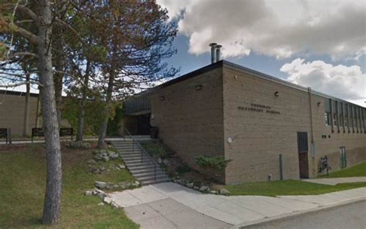 Famous has Education thornlea secondary school