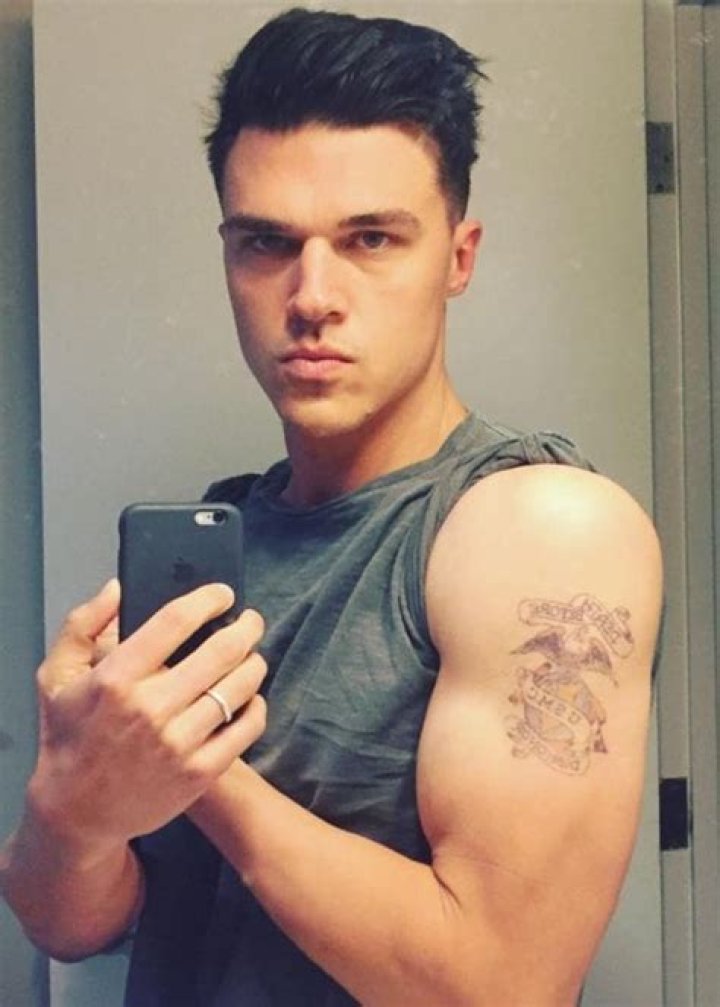 Finn Wittrock Height, Weight, Age, Spouse, Family, Facts, Biography