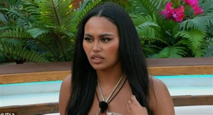 Has Ella From Love Island Had BBL: Before Plastic Surgery Appearance!