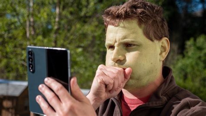 Here's Why Your Phone Is Making You a Terrible Parent