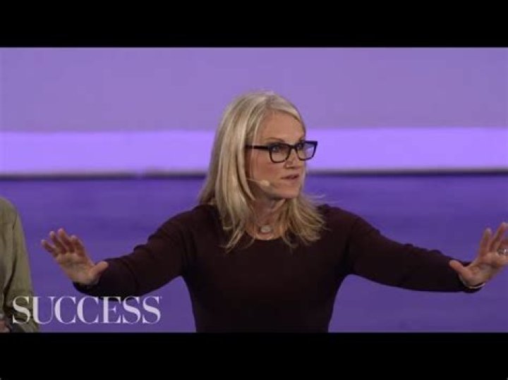 Hire Mel Robbins to Speak at Events