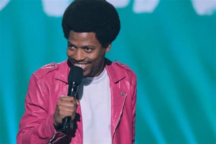 Hire Mike E Winfield for a Corporate Event or Performance Booking.