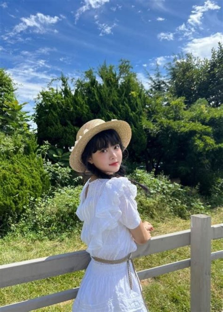 Hong Eun-chae (Le Sserafim) Height, Weight, Age, Family, Facts