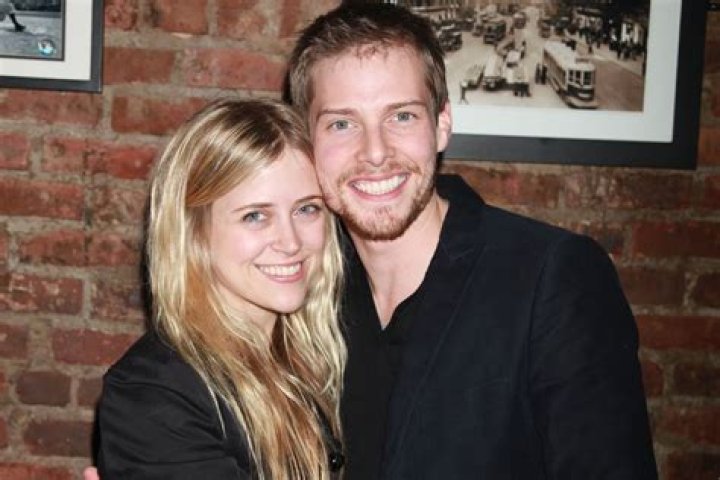 Hunter Parrish Height, Weight, Age, Spouse, Family, Facts, Biography