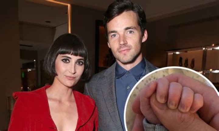 Ian Harding Height, Weight, Age, Girlfriend, Family, Facts, Biography