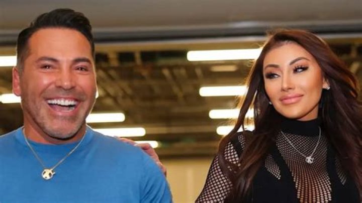 Is Holly Sonders His Wife?