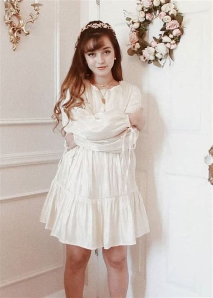 Jessica Vill (Jbunzie) Height, Weight, Age, Boyfriend, Facts, Biography