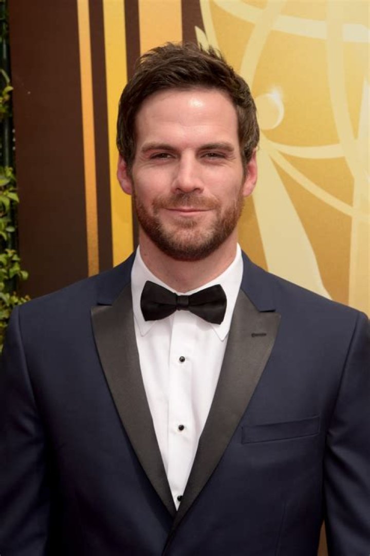 Jonathan Bailey Height, Weight, Age, Boyfriend, Family, Facts, Biography