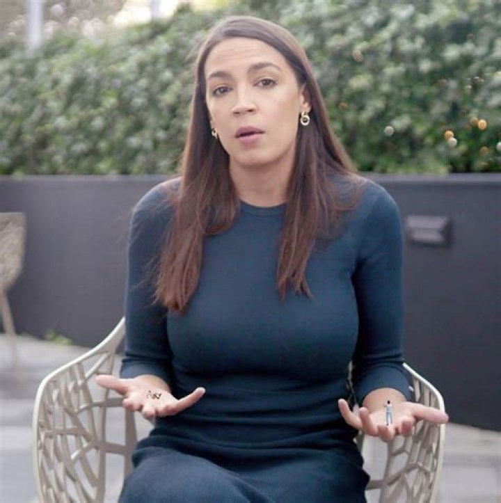 Journalist Mocks Alexandria Ocasio-Cortez's Clothes, Internet Rallies Behind Her