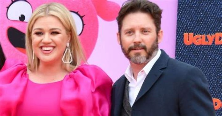 Kelly Clarkson Ordered To Pay Ex-Husband $200k Per Month In Spousal Support