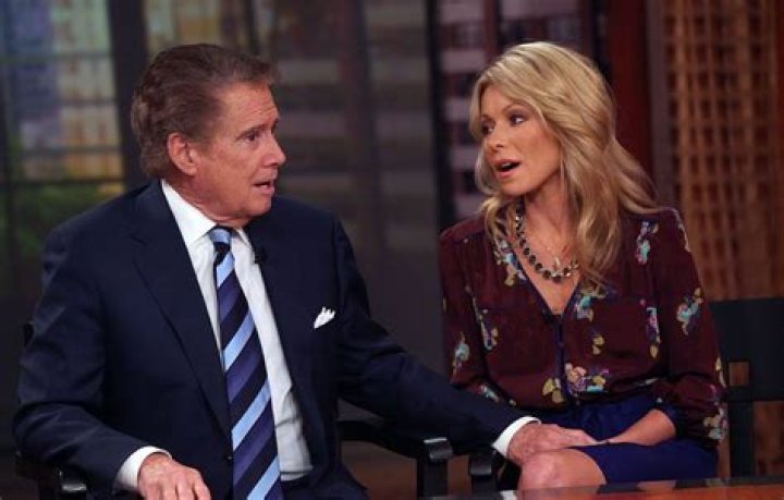 Kelly Ripa Says Working With Regis Philbin "Was Not a Cakewalk"