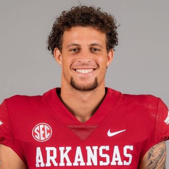 Know About Feleipe Franks's NFL Draft, Career, Stats, Contract, Salary, Net Worth, Girlfriend