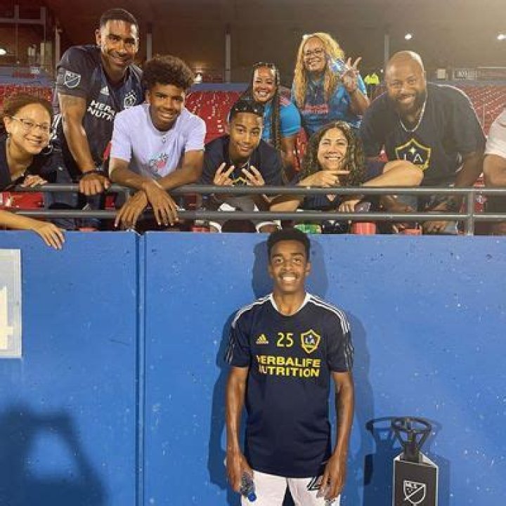 LA Galaxy Forward Cameron Dunbar Bio, Salary, Net Worth, FIFA Rating, & Wife