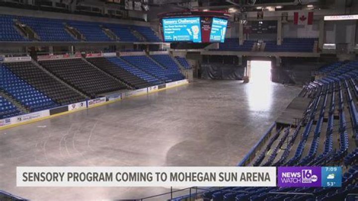 Lainey Wilson Performs First Ever Headlining Show At CT’s Mohegan Sun Arena