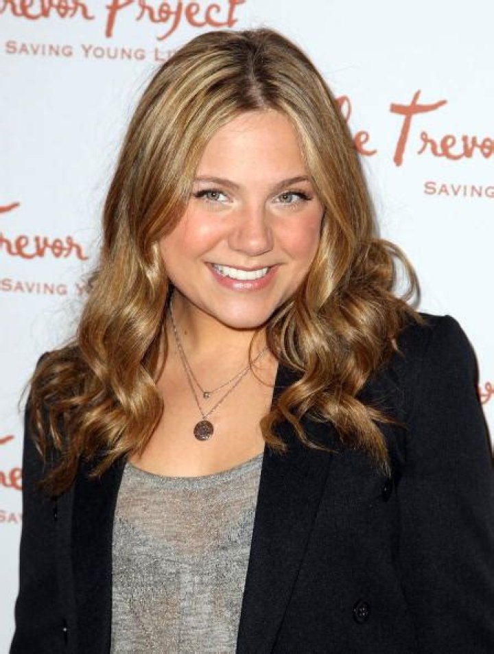 Lauren Collins Net Worth | Celebrity Net Worth