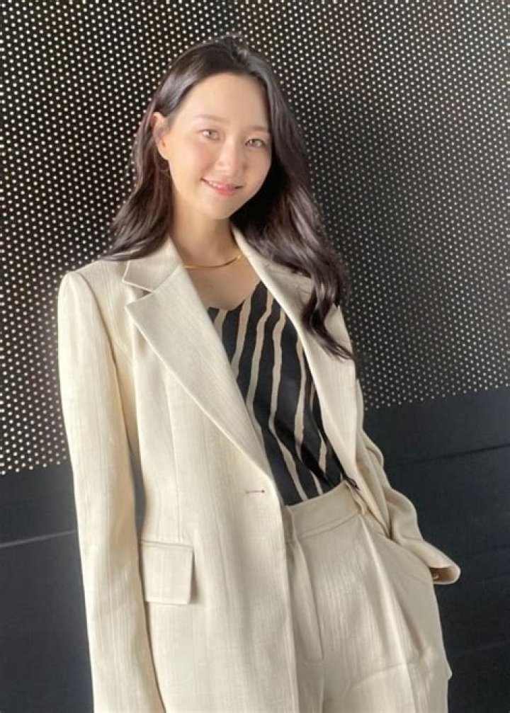 Lee Yoo-young Height, Weight, Age, Family, Facts, Biography