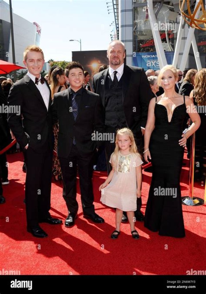 LEIGH-ALLYN BAKER, JEFFREY DOLLEY, KEVIN COVIAS, MIA TALERICO, SHANE HARPER, BRIDGIT MENDLER, JASON DOLLEY, SAMANTHA BOSCARINO – Celeb Secrets