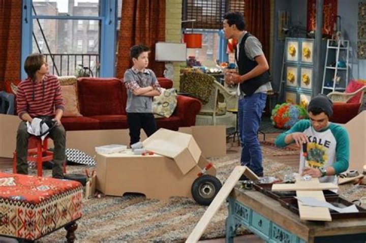 LEO HOWARD, ROSHON FEGAN – Celeb Secrets