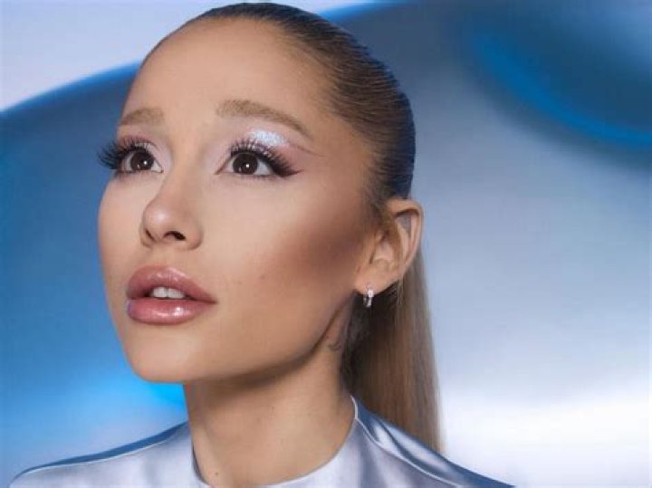 Listen to this Amazing Remix of Ariana Grande’s “Into You” By DJ 3LAU – Celeb Secrets