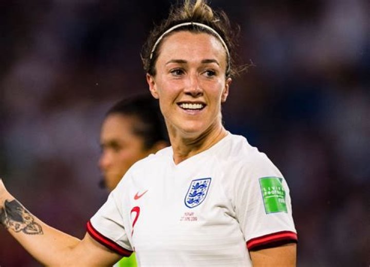 Lucy Bronze Biography- Salary, Earnings, Net worth, Married, Relationship, Affair, Age, Height, Family, Career, Boyfriend