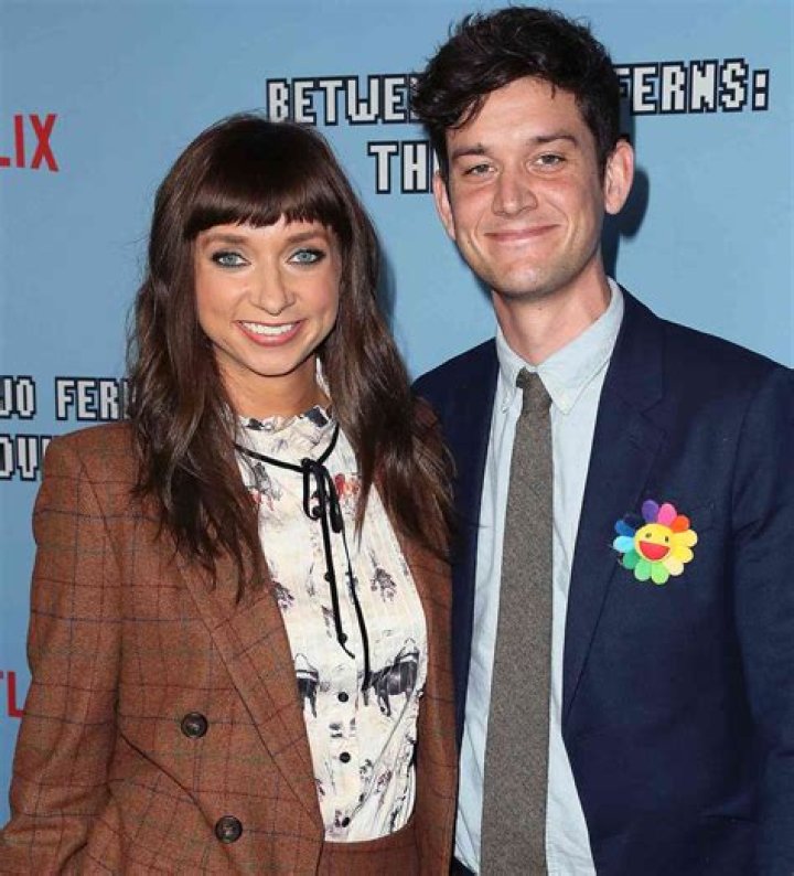 Mike Castle | Actor, Brews Brothers Netflix Cast, Lauren Lapkus, Wife, Net Worth, Wiki, Bio, Kids, Married, Wedding, Parents, Father, Mother