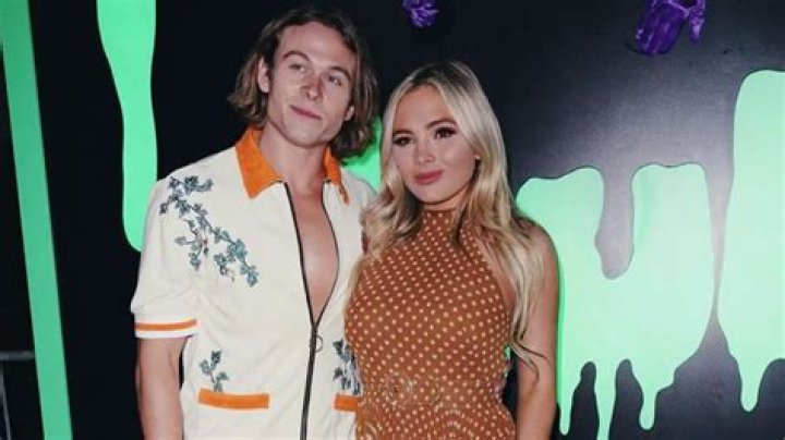 Natalie Alyn Lind Boyfriend - Big Sky's Danielle Is In A 1 Year Old Relationship