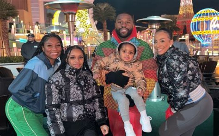 New Tell-All Book Describes Floyd Mayweather's Absolutely Insane Spending Habits And Lifestyle