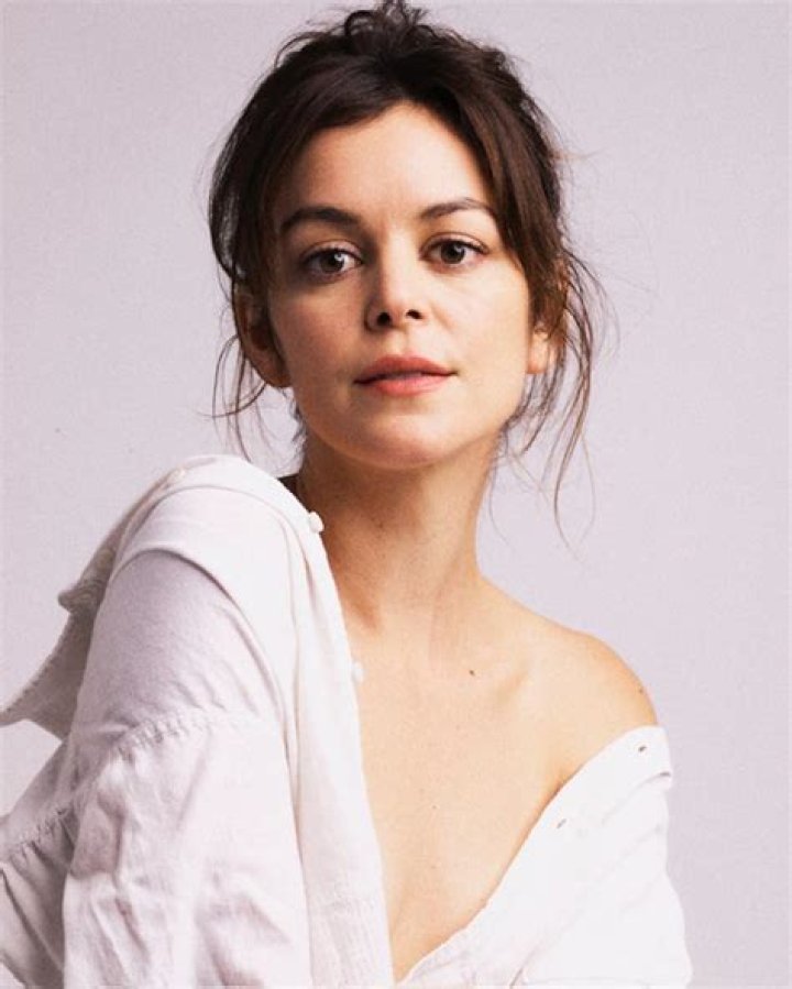 Nora Zehetner - Bio, Age, Wiki, Facts and Family