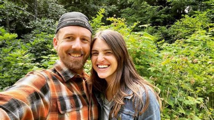 Off Grid w/ Jake & Nicolle net worth, income and estimated earnings of Youtuber channel