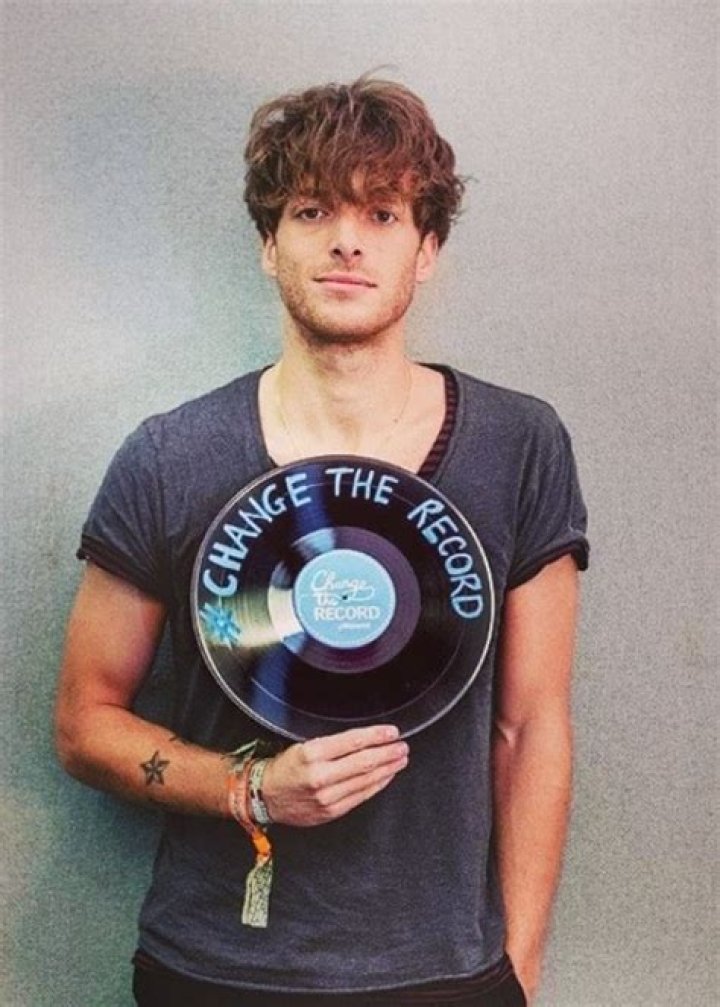 Paolo Nutini Height, Weight, Age, Family, Facts, Education, Biography