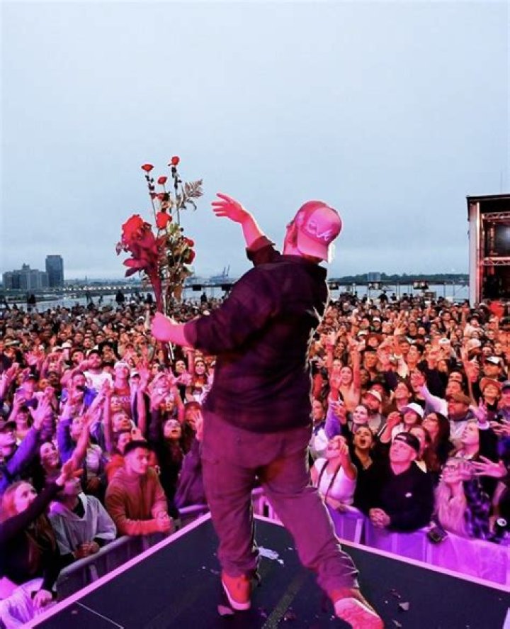 Parker McCollum Brings “Sad Boy Country” to the Big Apple with Headlining Show at Pier 17 (Review) – Celeb Secrets