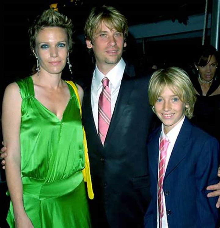 Roger Howarth Wife, Married, Net Worth, Family, Children, Height, Wiki